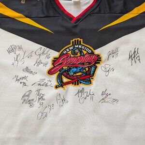 VINTAGE New Mexico Scorpions signed jersey XL
